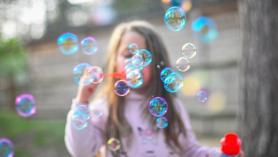 Giochi da fare in giardino: tante idee divertenti