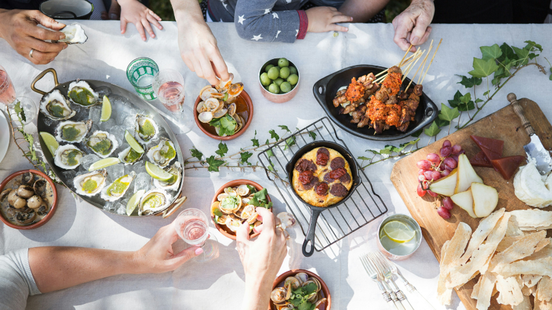 il-piacere-di-cucinare-allaperto-e-vivere-gli-spazi-esterni