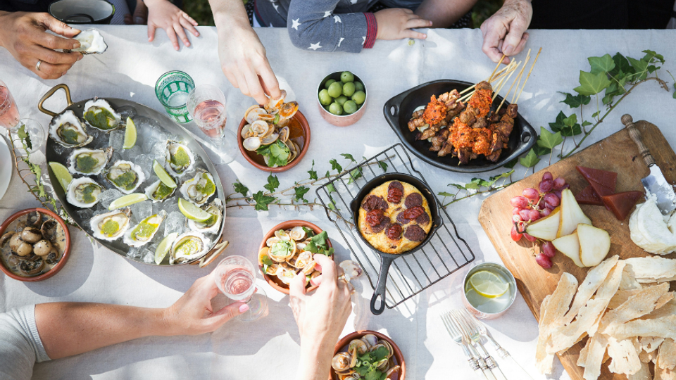 il-piacere-di-cucinare-allaperto-e-vivere-gli-spazi-esterni